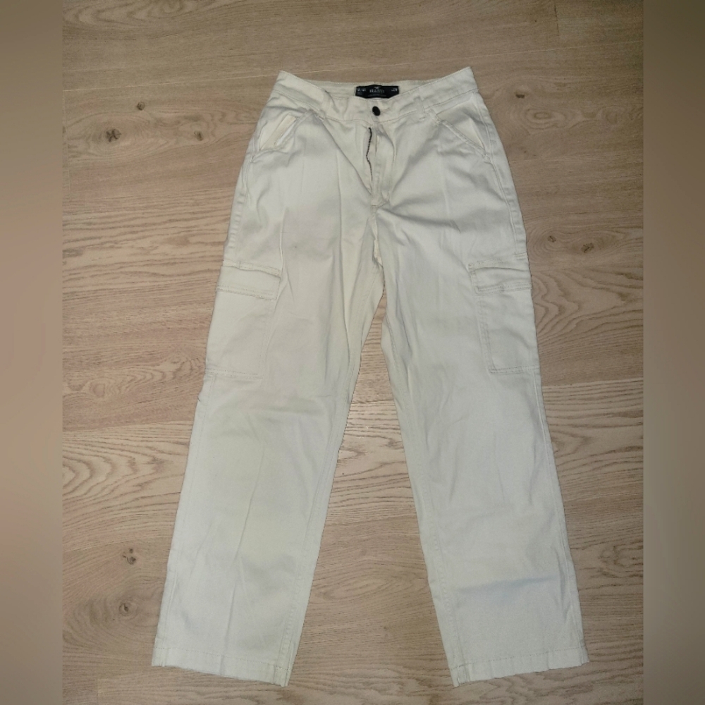 Hollister CO Cream Cargo Pants (DAD PANTS)